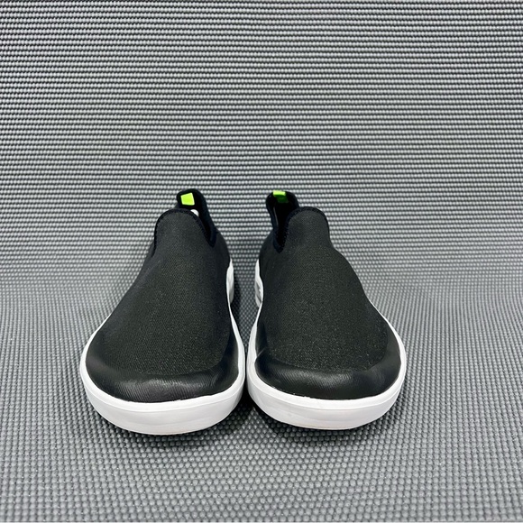 OOFOS OOmg eeZee Low Women’s Slip On Recovery Sneakers Size 10 Black White - Picture 2 of 9